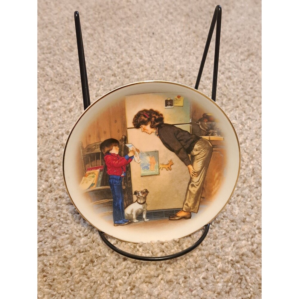Avon 1985 Mother's Day 22K Trim 5" Porcelain Collectors Plate By Tom Newsom
